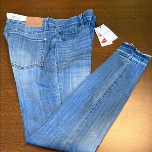 Judy Blue Skinny pull on. Jeans High Waist. The Emery medium wash Size 11/30